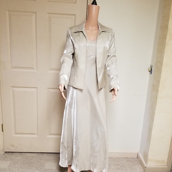 Stunning Mother of Bride Dress - Picture 3 of 8